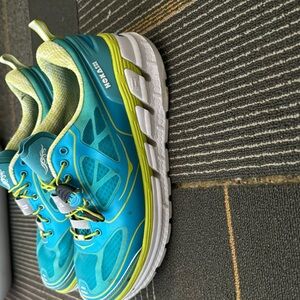 Hoka one one